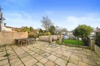 30 Croft Road, photo 2