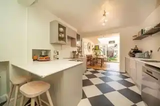 30 Ditton Hill Road, photo 3