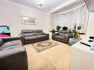 30 Elstree Gardens, photo 2