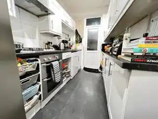 30 Elstree Gardens, photo 4