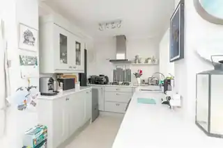 30 Fairwater Avenue, photo 2