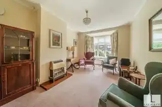 30 Farm Close, photo 2