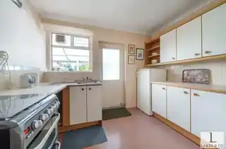 30 Farm Close, photo 4