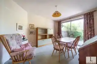 30 Farm Close, photo 3