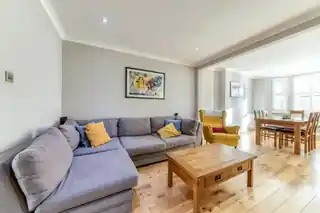30 Haslemere Road, photo 3