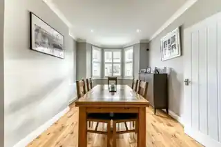 30 Haslemere Road, photo 2