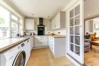 30 Haslemere Road, photo 4
