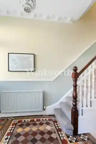 30 Lausanne Road, photo 4