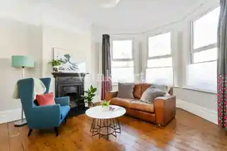 30 Lausanne Road, photo 2