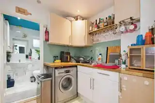 30 Lions Close, photo 3