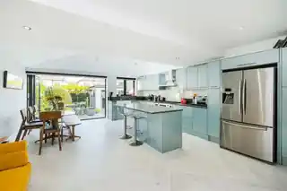30 Lorne Gardens, photo 2