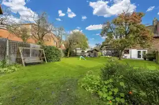 30 Mawson Close, photo 2