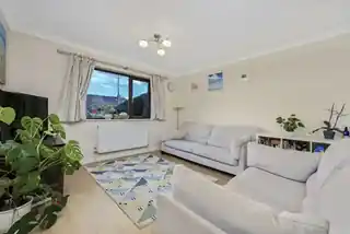 30 Mawson Close, photo 4