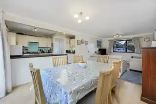 30 Mawson Close, photo 3