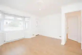 30 Merlin Gardens, photo 3