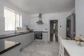 30 New Road, photo 3