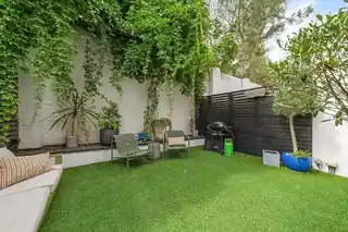 30 Printers Road, photo 2