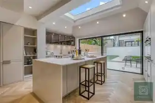 30 Sandringham Road, photo 2