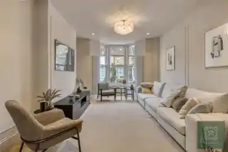 30 Sandringham Road, photo 3