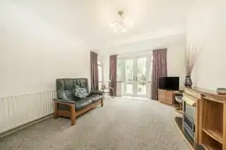 30 Villiers Avenue, photo 2