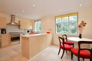 30 Woodland Way, photo 2