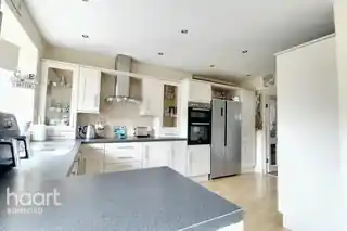 300 Havering Road, photo 4