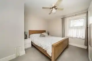 302 Hanworth Road, photo 3
