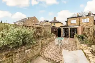 302 Hanworth Road, photo 4