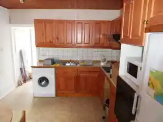 305 Hanworth Road, photo 3