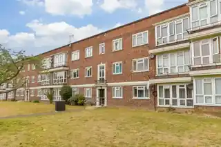 305 Longbridge Road, photo 2