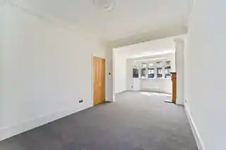 306 Sutton Common Road, photo 3