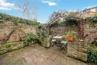 31 Bradmore Park Road, photo 2