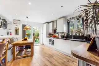 31 Brenley Close, photo 4