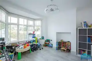 31 Bunns Lane, photo 2