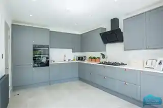31 Bunns Lane, photo 3