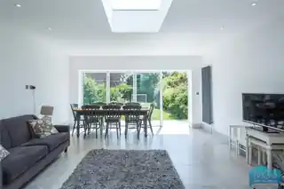 31 Bunns Lane, photo 4