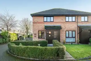31 Camberley Close, photo 2