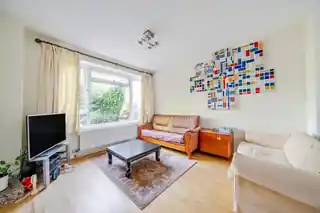 31 Chatsworth Way, photo 3