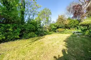 31 Chatsworth Way, photo 2