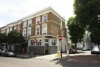 31 Churchfield Road, photo 4