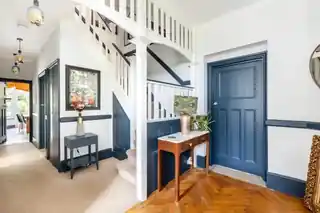 31 Downs Court Road, photo 3