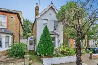 31 Eastbury Road, photo 2