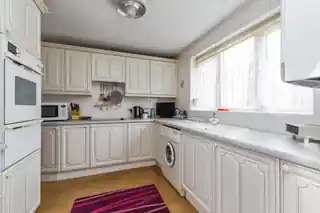31 Elmbourne Drive, photo 3