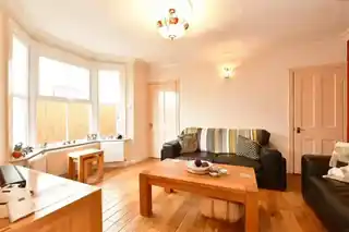 31 Hainault Road, photo 4