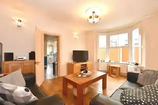 31 Hainault Road, photo 3