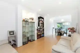 31 Holmfield Avenue, photo 2
