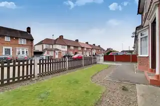 31 Markyate Road, photo 4