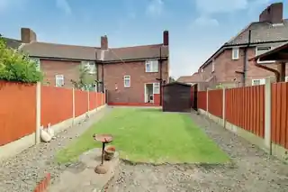 31 Markyate Road, photo 3