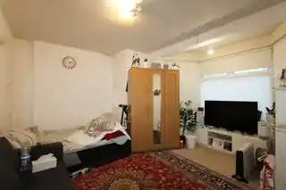 31 Renters Avenue, photo 3