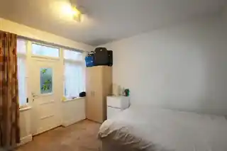 31 Renters Avenue, photo 4